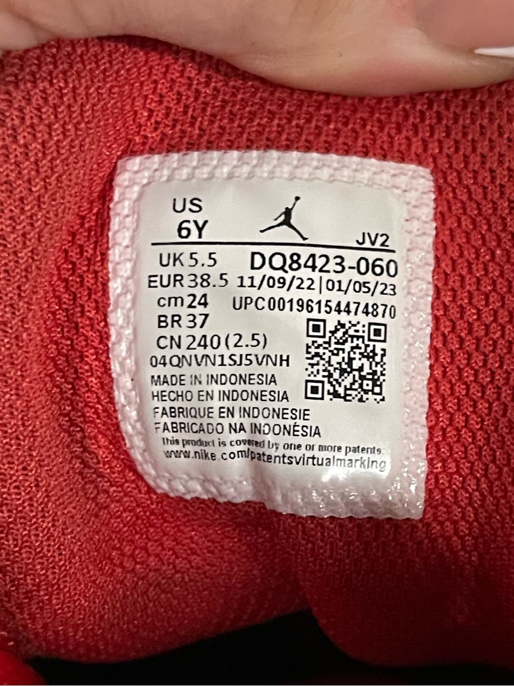 DQ8423-060.   Jordan 1 Mid
Alternate Bred (2022) (GS) - Picture 6 of 9